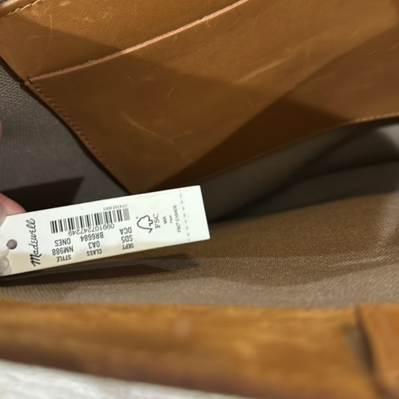 NWT Madewell The Essential Bucket Tote: Caramel Suede SOLD OUT ONLINE - Picture 9 of 10